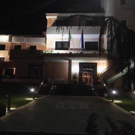 Hotel De La Ville & Centro Congressi Беневенто Экстерьер фото