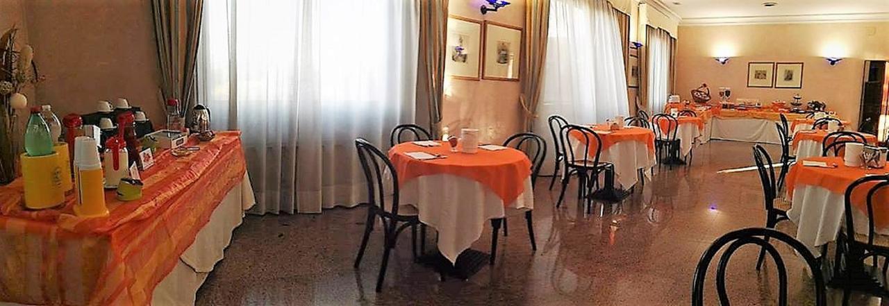Hotel De La Ville & Centro Congressi Беневенто Экстерьер фото