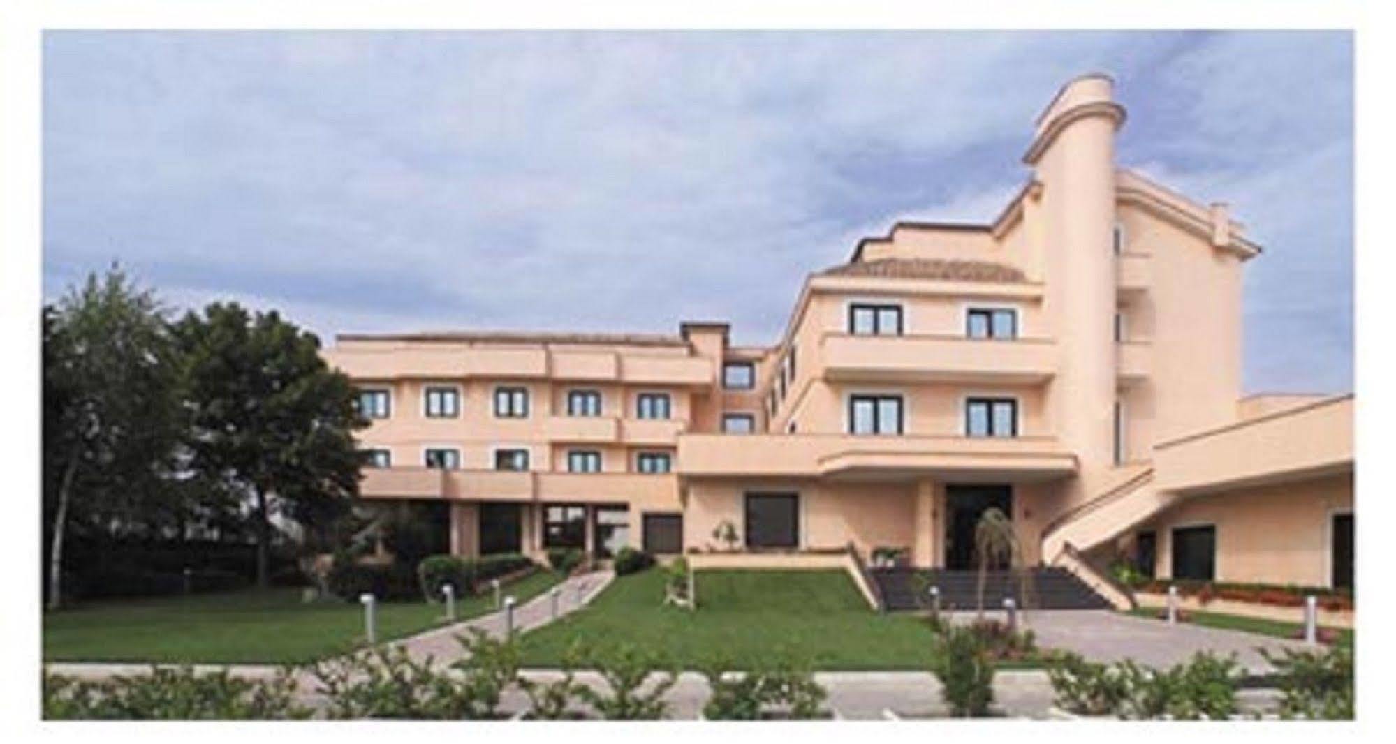 Hotel De La Ville & Centro Congressi Беневенто Экстерьер фото