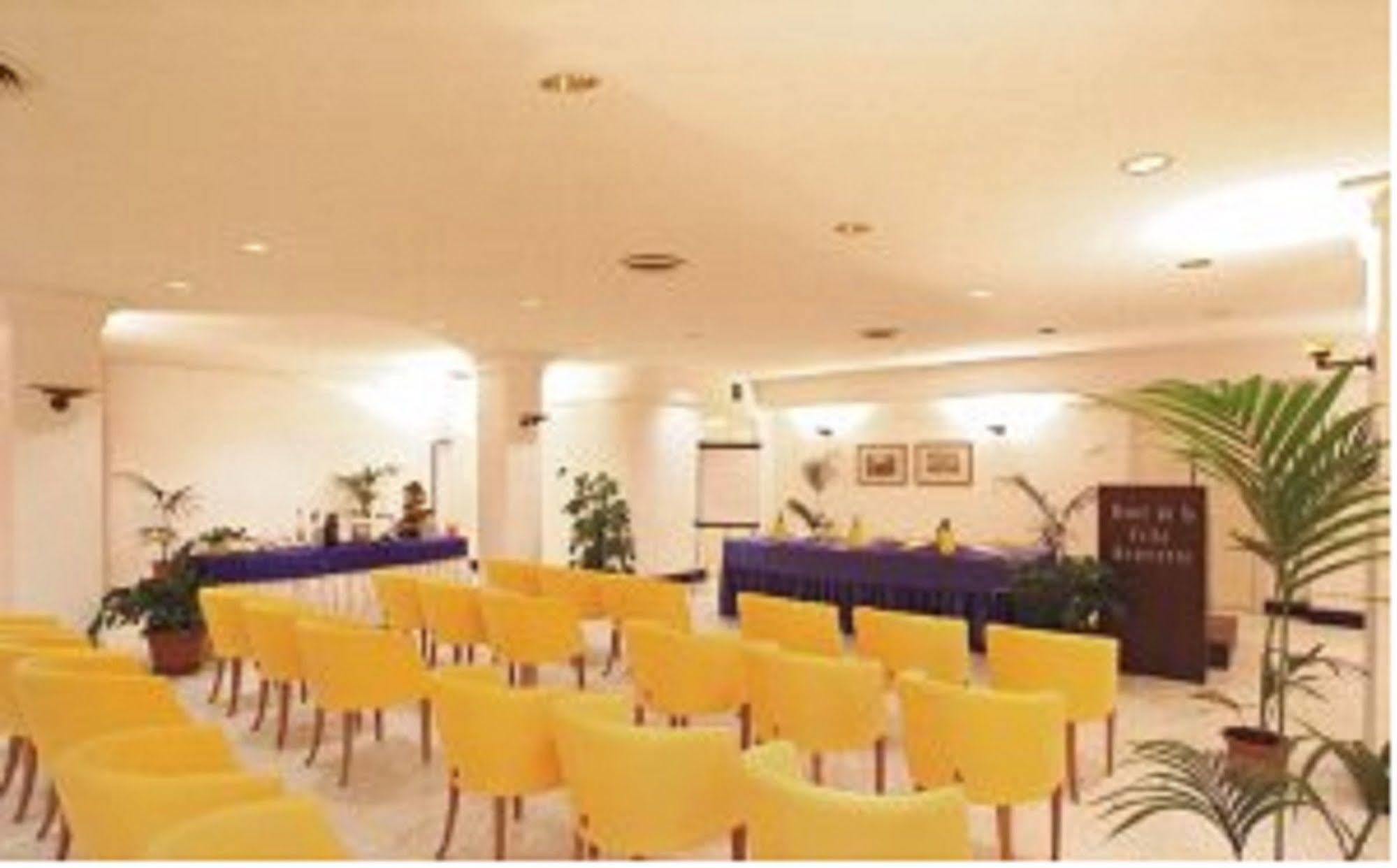 Hotel De La Ville & Centro Congressi Беневенто Экстерьер фото